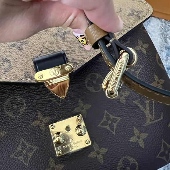 NWT Louis Vuitton Pochette Metis in Reverse Monogram (MADE IN FRANCE) DATE CODE - Picture 16 of 16
